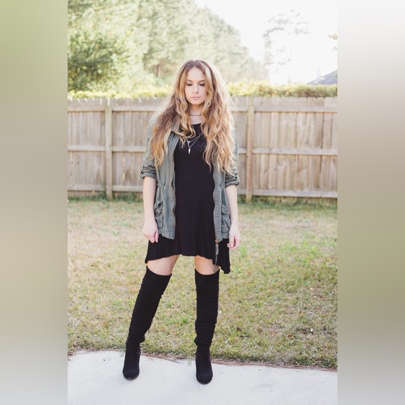 Bundle sleeveless swing dresses - Picture 2 of 9